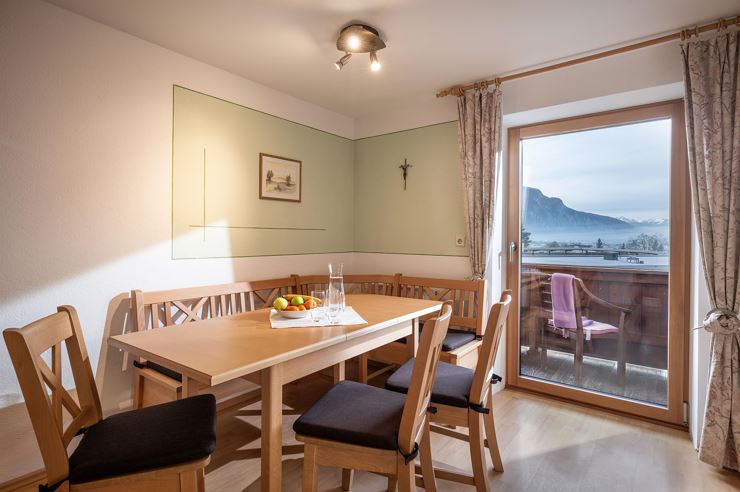 Grafenhof_Muehltal_9_Ebbs_Kueche_Esstisch