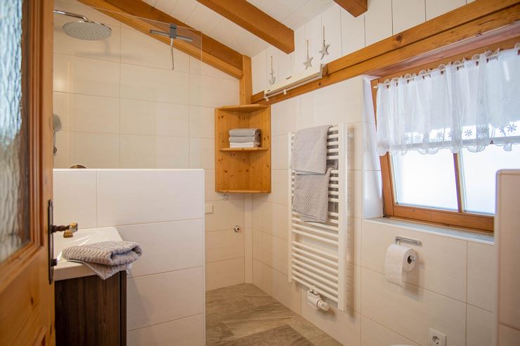 Apt2-2022-Studio_bad-1-scaled