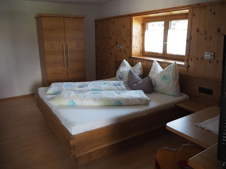 Schlafzimmer (2)