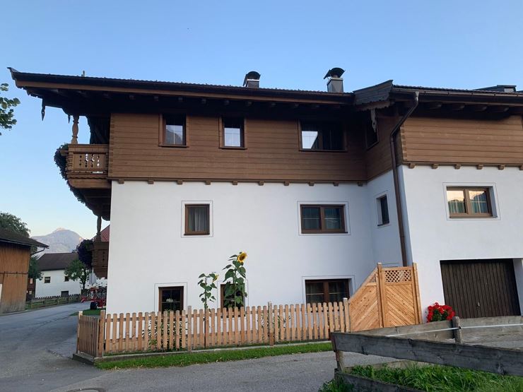Hausseite Tischlerhof Ebbs Sommer 2021