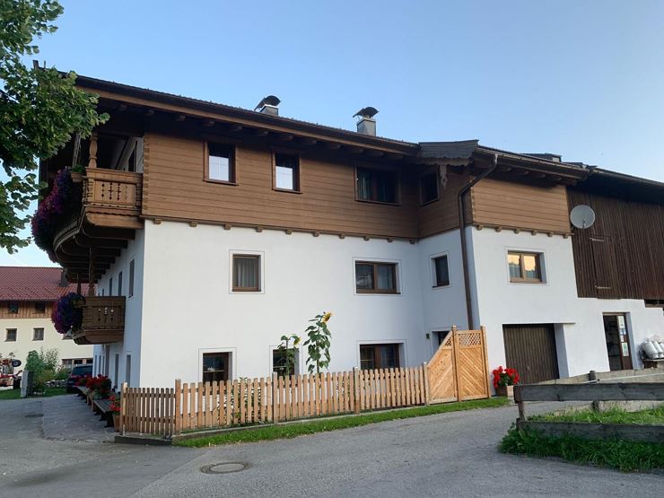 Hausseite Tischlerhof Ebbs Sommer 2021