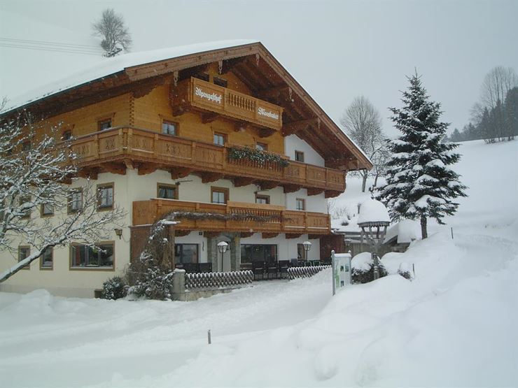 Berggasthof Moosbauer Erl - Haus im Winter