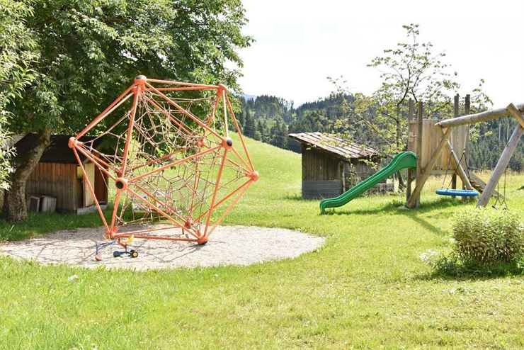 Berggasthof Moosbauer Erl - Spielplatz im Sommer