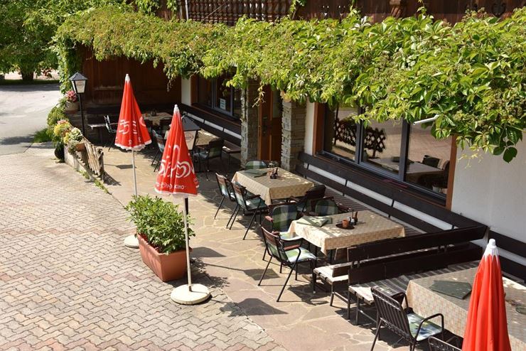 Berggasthof Moosbauer Erl - Terrasse im Sommer