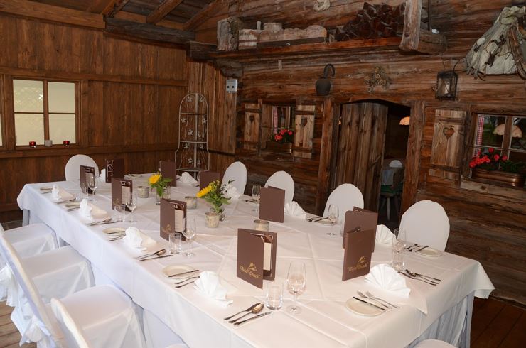 Festlicher Rahmen im Riada-Hütterl