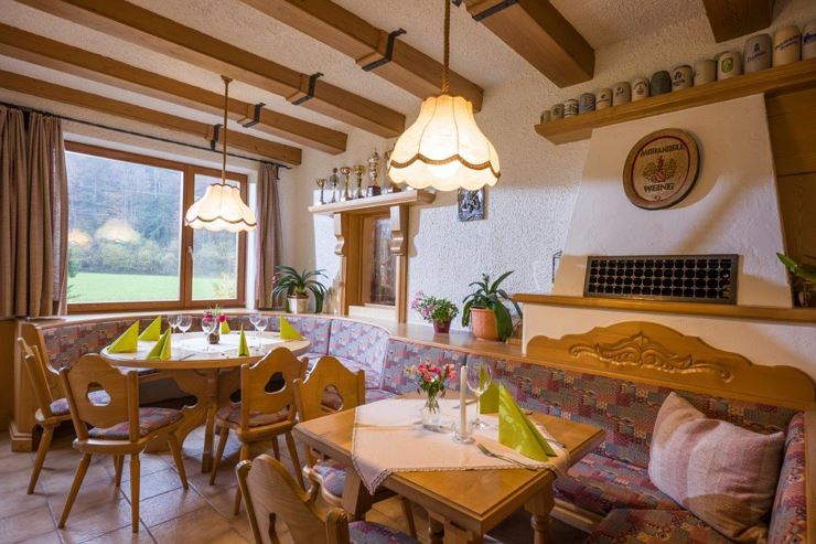 Gasthof Schönau Erl  Gemütlich & urig