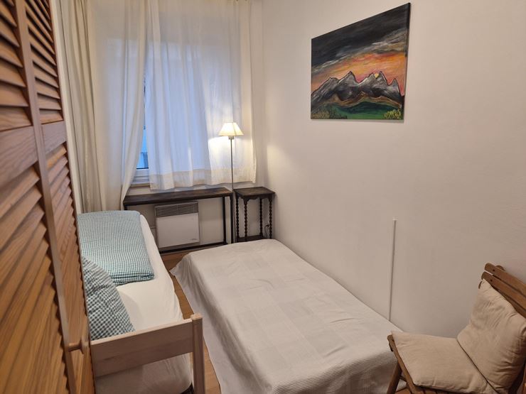 2. Schlafzimmer mit 2 Betten