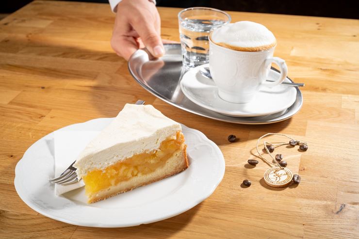 Kaffee und Kuchen im Platzhirsch Kufstein_Wiener K