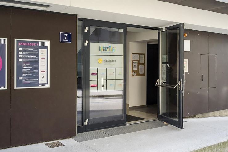 Backstage Boardinghouse Kufstein - Eingang Straße