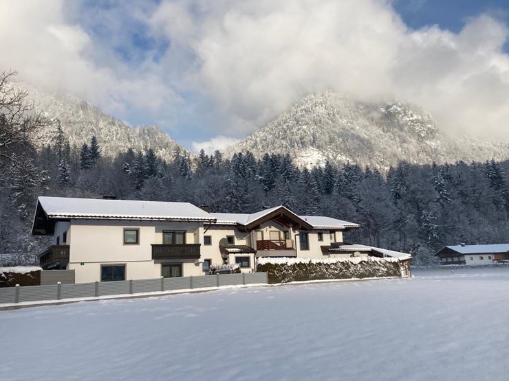 5B376E63-72BC-41EA-A010-7883B980203B