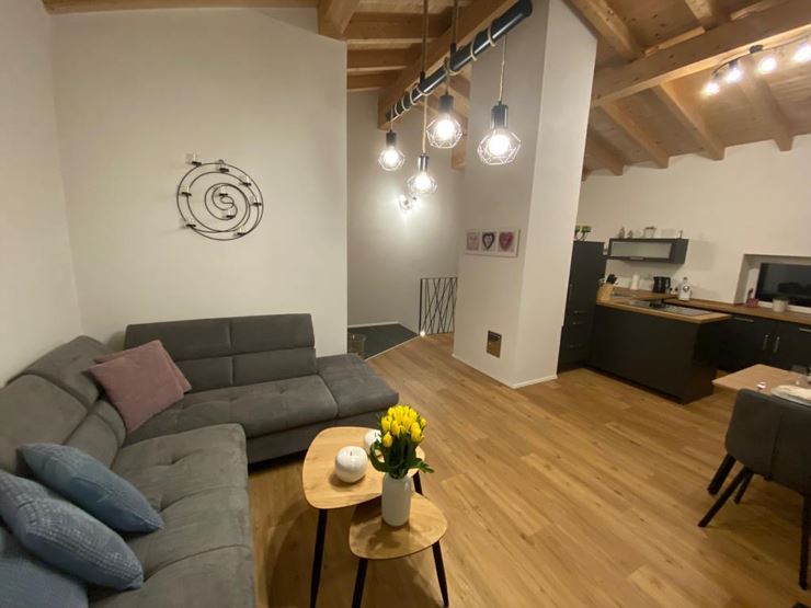 Wohnbereich mit Blick zur Küche