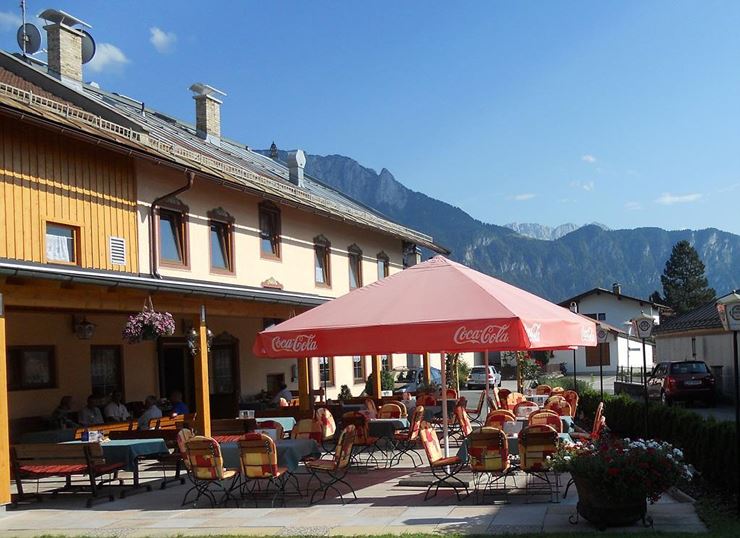 Gasthaus Metzgerwirt Niederndorf Ansicht Terrasse