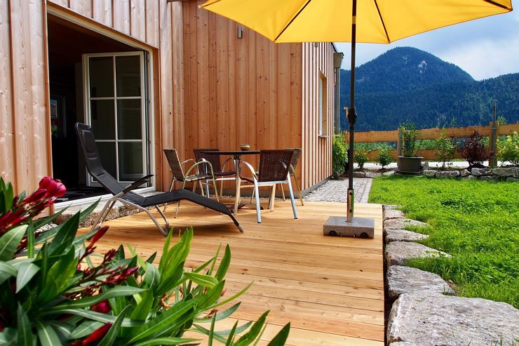 Almflair Chalet Thiersee - Terrasse im Sommer