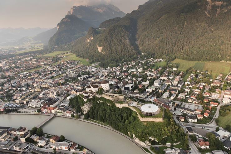 Luftansicht Kufstein mit der Festung
