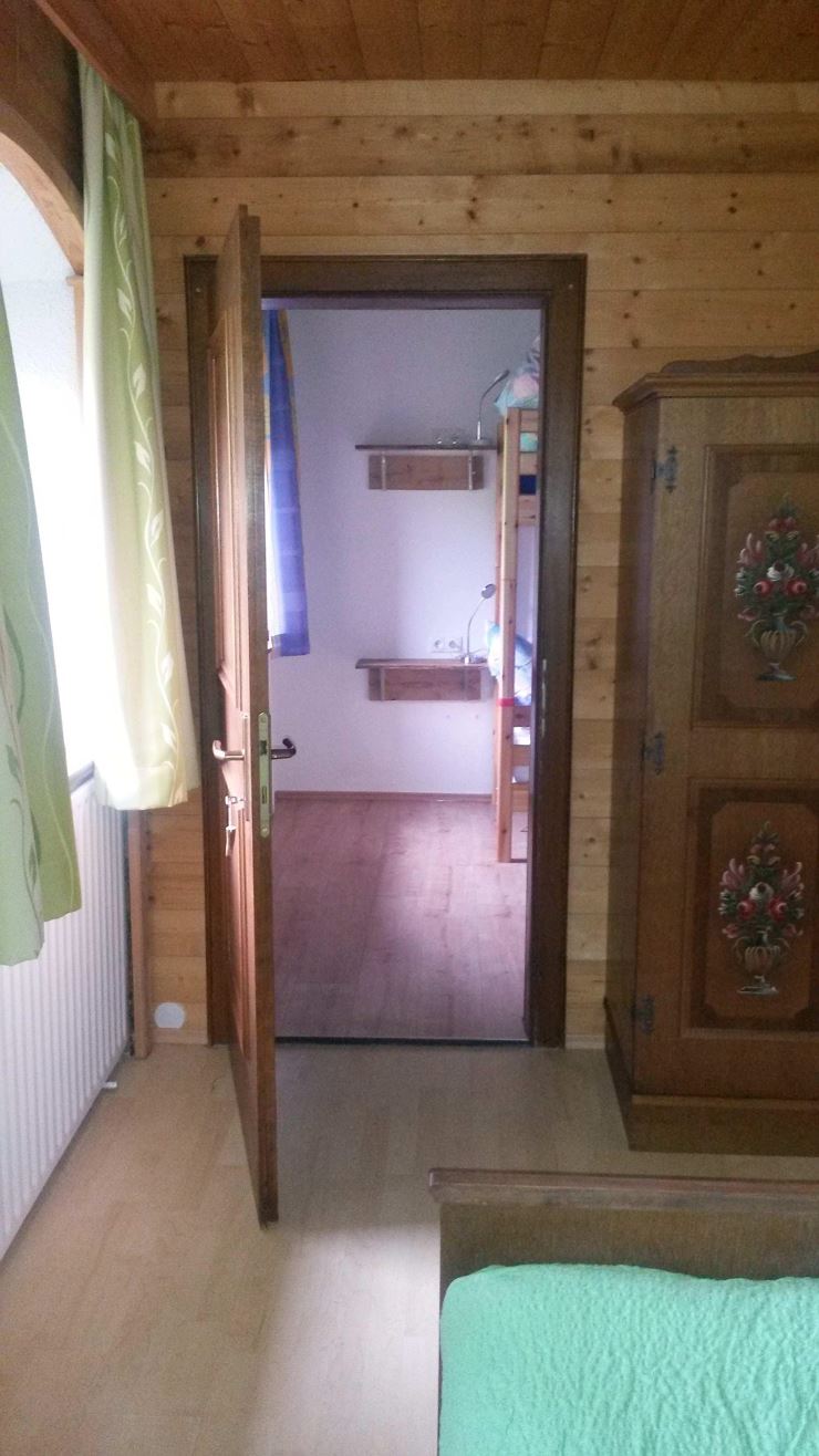 Verbindungstür abschließbar zum Kinderzimmer