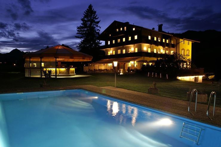 Hotel Hagerhof Thiersee am Abend