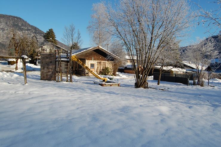 Spielplatz im Winter