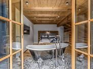 Apartment, shower and bath, toilet, good as new