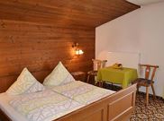 Dreibettzimmer mit  Dusche / WC Balkon grün