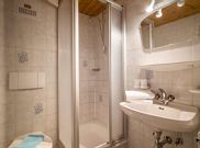 Double room, shower, toilet, lake view