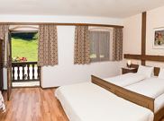 Double room, shared shower/shared toilet