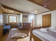 Double room, bathtub, deluxe