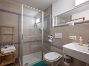 Double room, shower, toilet, standard