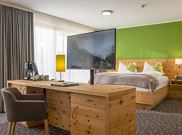 Suite, bath, toilet, balcony