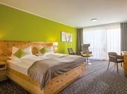 Suite, bath, toilet, balcony