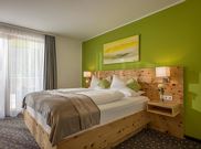 Suite, bath, toilet, terrace