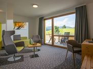 Suite, bath, toilet, terrace