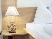 Dreibettzimmer, Dusche, WC, Frühstück Kurz