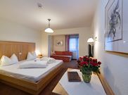 Einzelbelegung Kaiserzimmer mit Dusche, WC, Frühstück Kurz