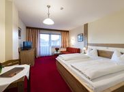 Dreibettzimmer, Dusche, WC, Frühstück Kurz