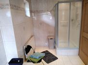 Apartment, shower and bath, toilet, facing the garden
