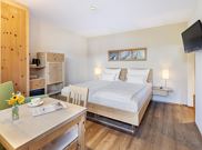 Doppelbettzimmer mit Balkon