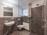 ap./2 bedrooms/shower or bath tub, WC
