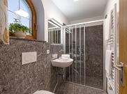 ap./2 bedrooms/shower or bath tub, WC