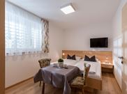 ap./2 bedrooms/shower or bath tub, WC