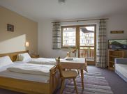 room with 4 beds with shower, WC