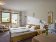 room with 4 beds with shower, WC