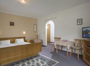 room with 4 beds with shower, WC