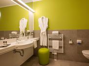 Single room, shower, toilet