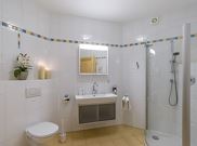 Apartment, shower, toilet, facing the garden