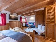 Double room, bath, toilet