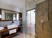 Junior suite, bath, toilet