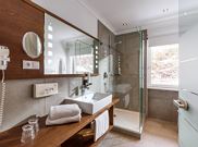 Junior suite, bath, toilet