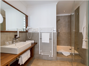 Junior suite, bath, toilet