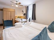 family room with shower, WC