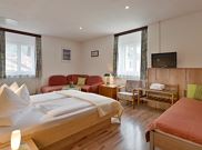 Dreibettzimmer mit Dusche, WC